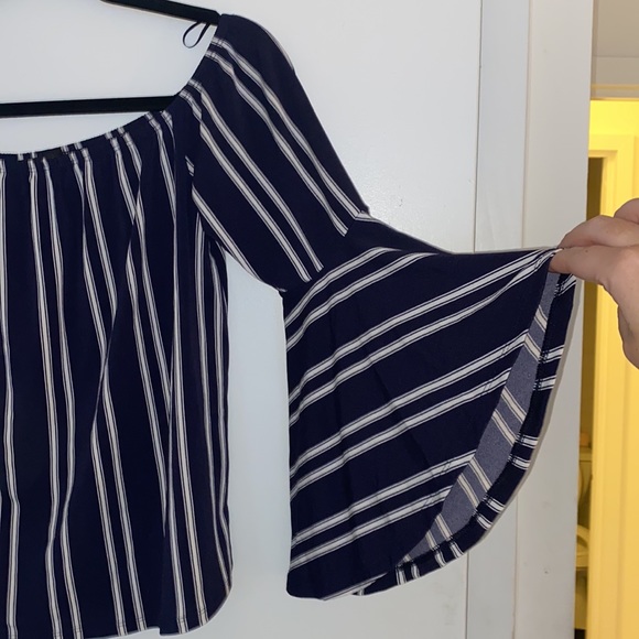 Express off the shoulder top - Picture 2 of 3